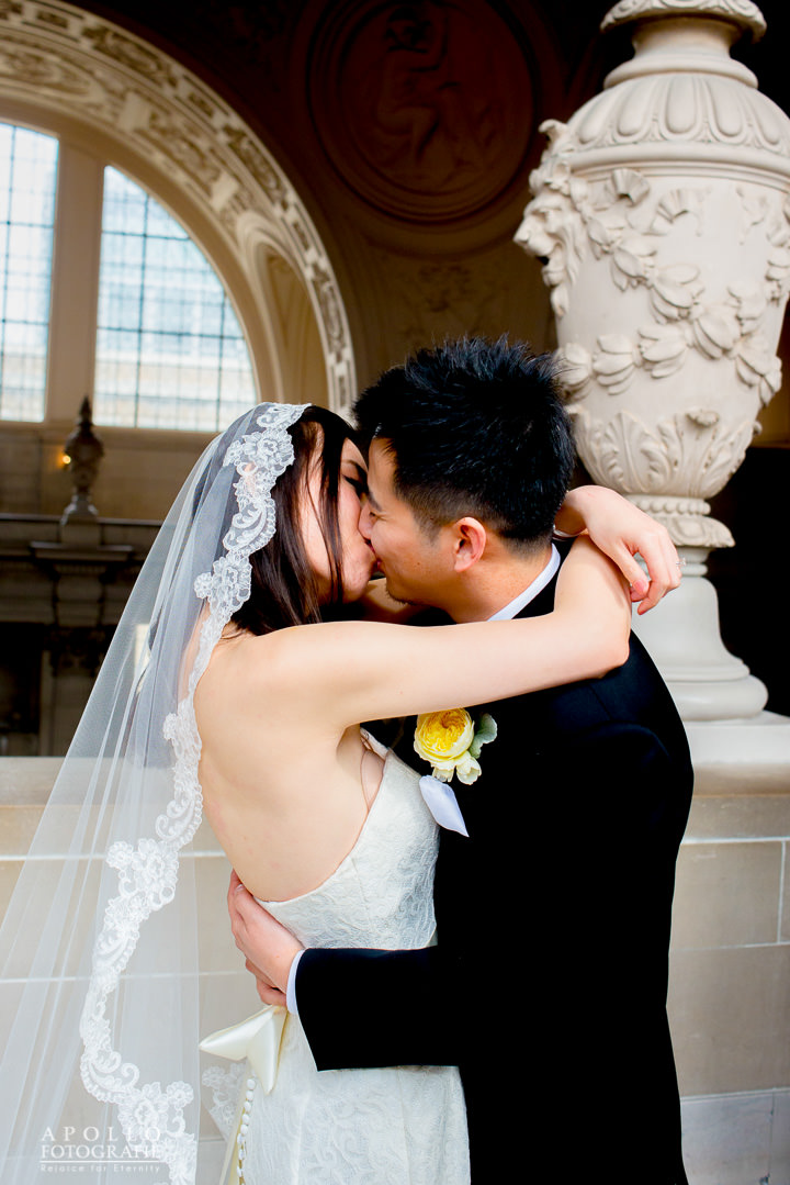 wedding ceremony kiss