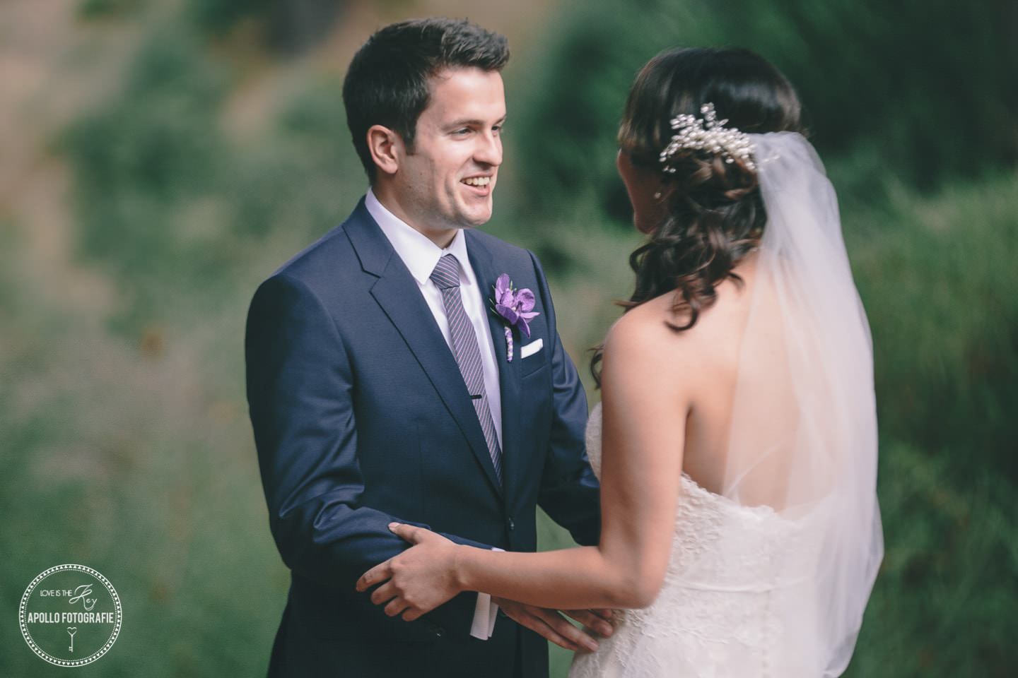 first look wedding photos
