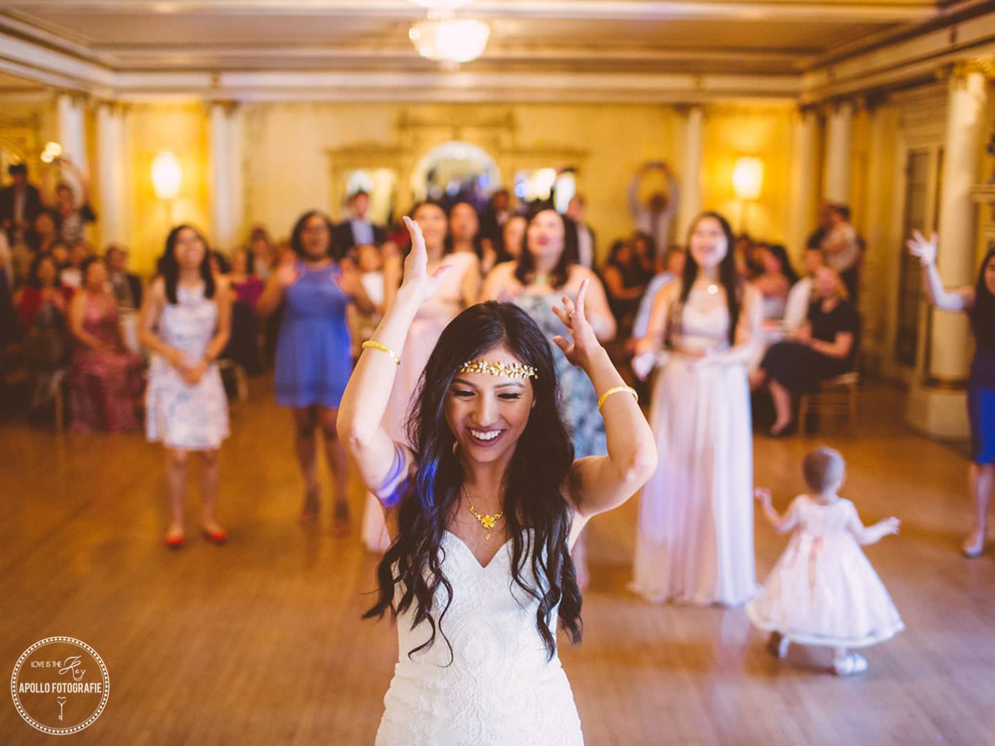 wedding bouquet throw